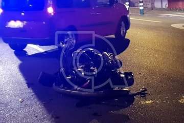 Un motorista sufre lesiones en una colisión con un coche en Lomo Cementerio (Foto TA)